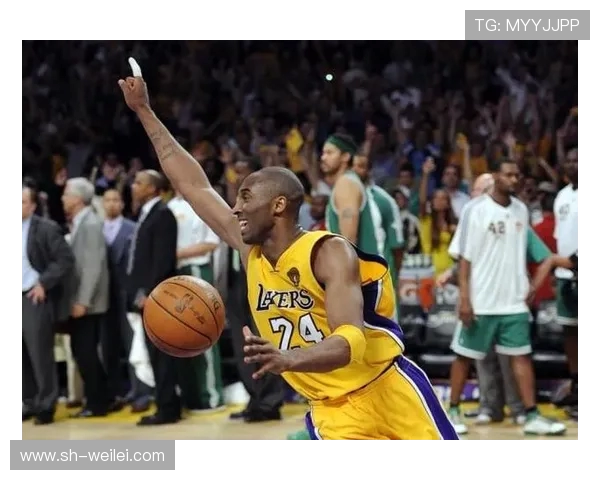 湖人与凯尔特人经典对决再度上演 激烈对抗引发球迷热议 湖人与凯尔特人经典对决再度上演 激烈对抗引发球迷热议