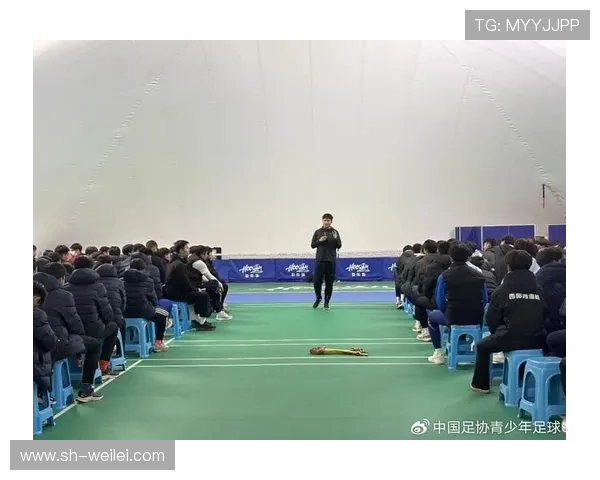 科学足球灵活性训练方法探索提升运动员竞技水平的有效策略