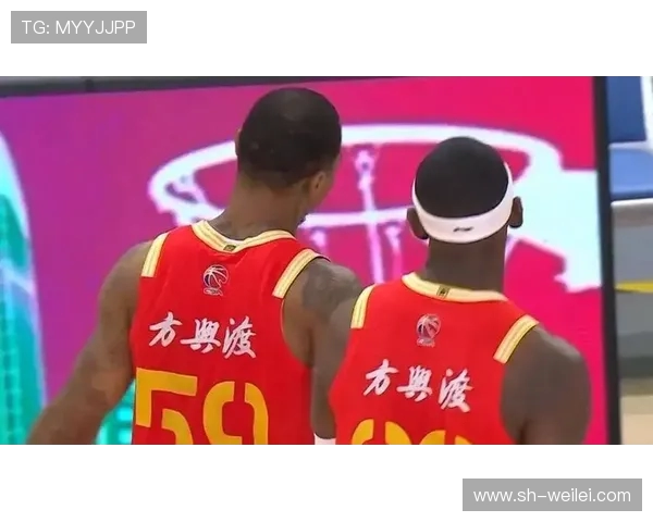 上海久事与山东男篮激战正酣谁能在这场对决中笑到最后