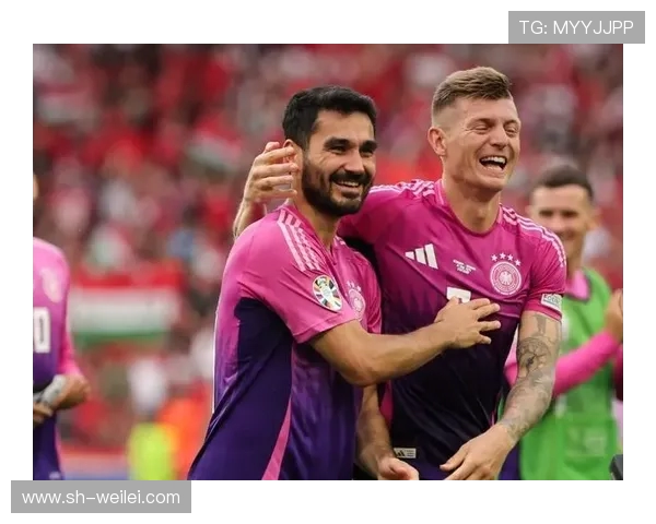 克罗斯领衔球队新篇章球迷期待他在赛场上的精彩表现与未来发展