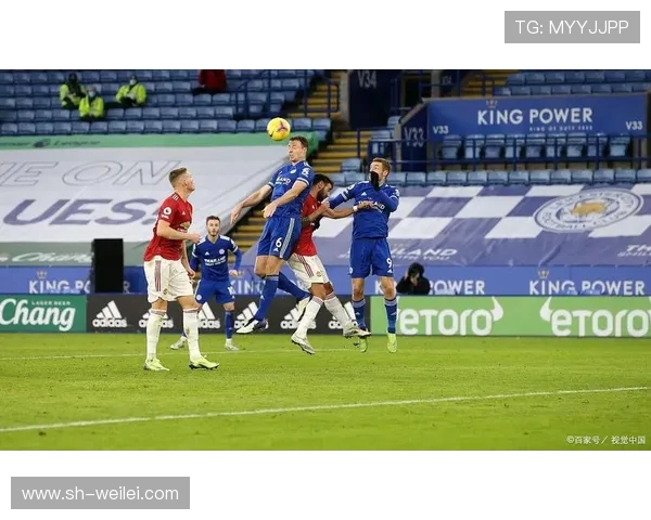 兰斯与史特拉斯堡比赛结果揭晓双方表现分析与精彩瞬间回顾