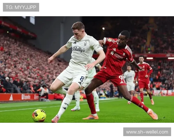 利物浦与利兹联激战成焦点双方进球精彩回顾与分析 利物浦与利兹联激战成焦点双方进球精彩回顾与分析